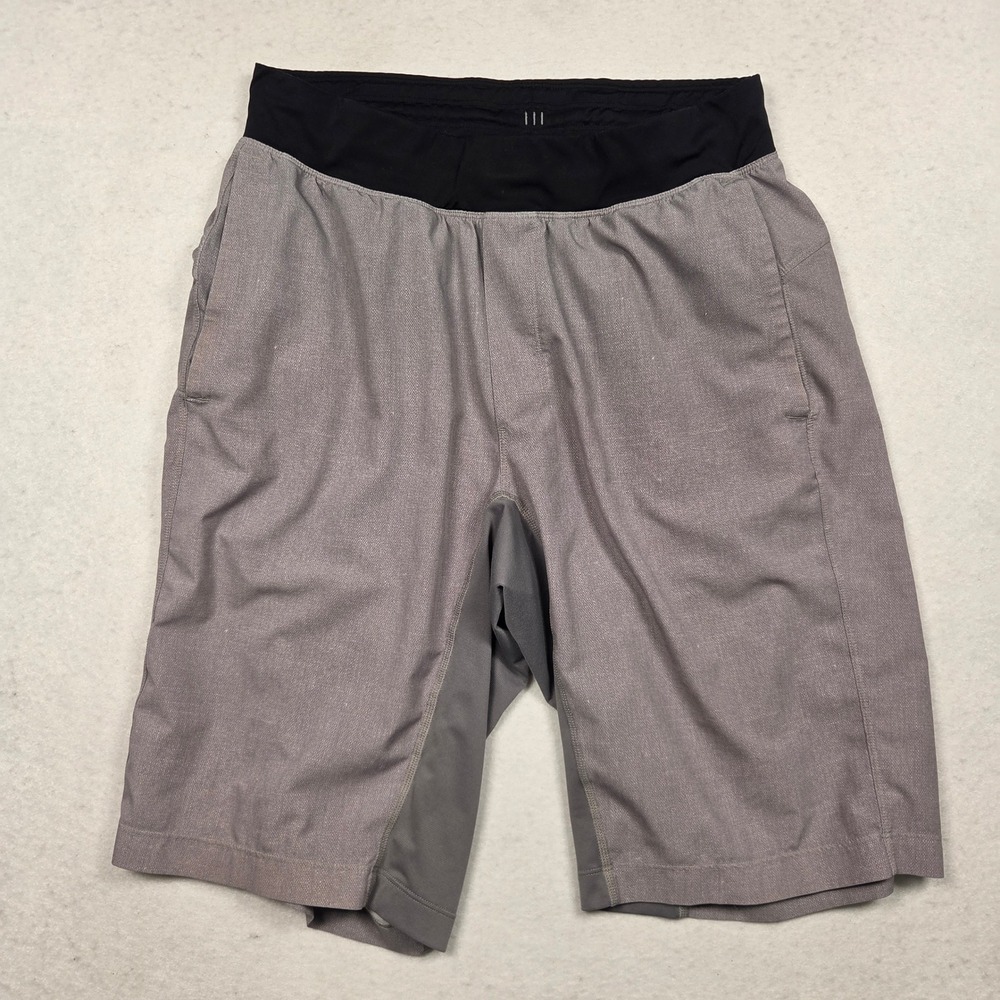 Lululemon Athletic Shorts Mens Laege Gray Black Training Running Zipper Pocket